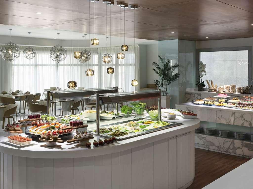 Novotel Jeddah Tahlia Ресторан фото